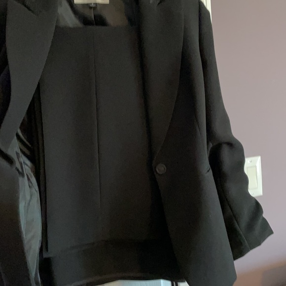 Tahari Business suit. Mint condition. - Picture 4 of 5